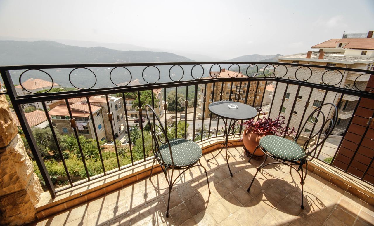 Quartier Suisse Hotel Brummana Bagian luar foto